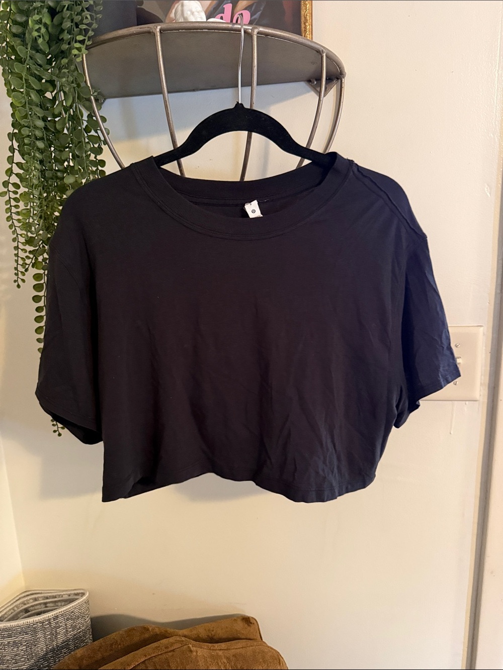 Lululemon Cropped Black Tee
